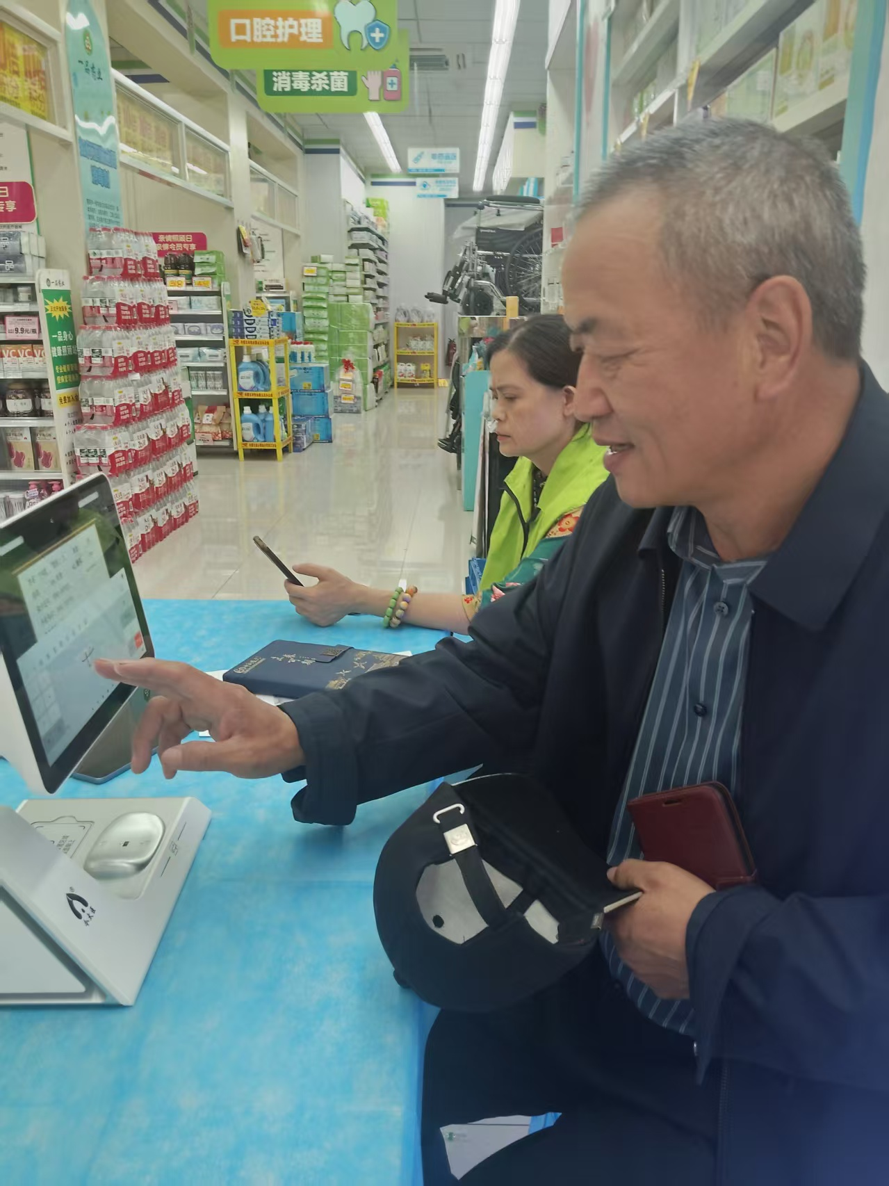 华见智能自主研发破解药店困境的新工具